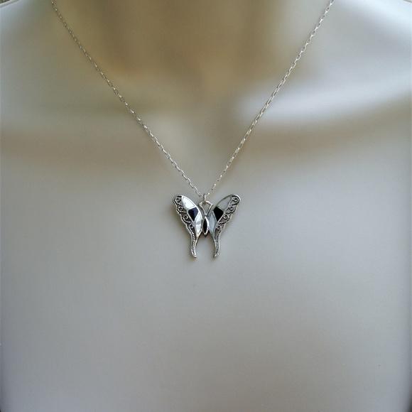 Mother of pearl sterling butterfly necklace NWOT - Picture 4 of 6